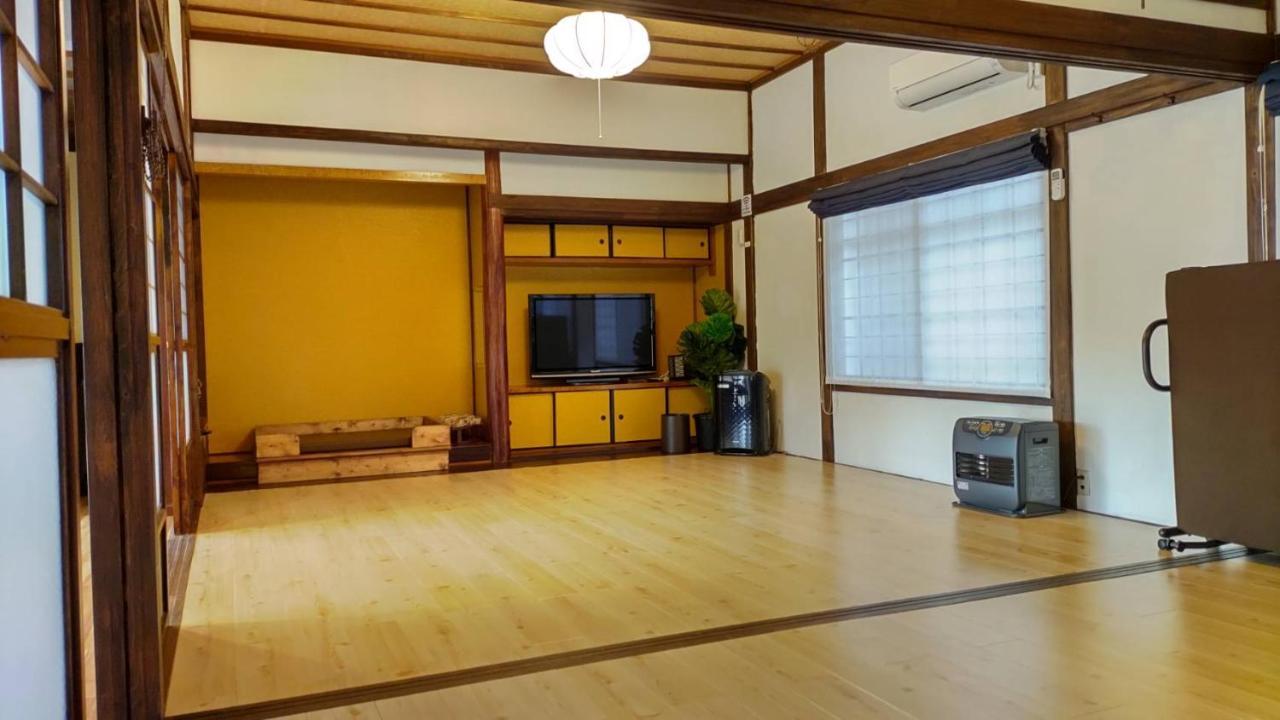 ドッグラン併設 しまなみ御殿 Imabari Railway Station Exterior foto