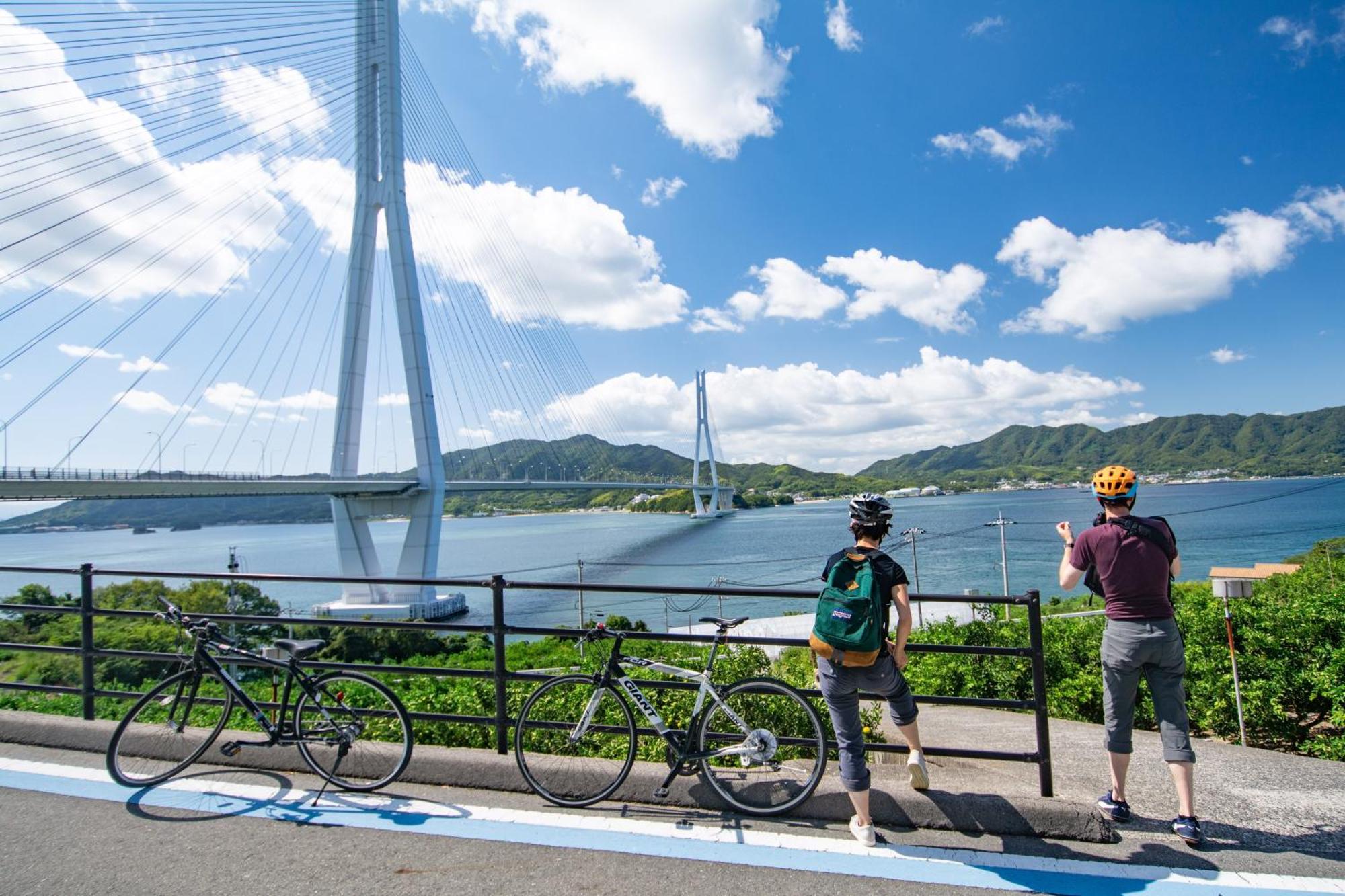 ドッグラン併設 しまなみ御殿 Imabari Railway Station Exterior foto